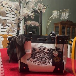 😍😍NWT Juicy Couture Classic Scottie Dogs Tote Creme & Brown heart charm😍😍